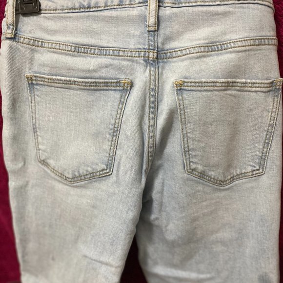 Universal Thread - Picture 2 of 3